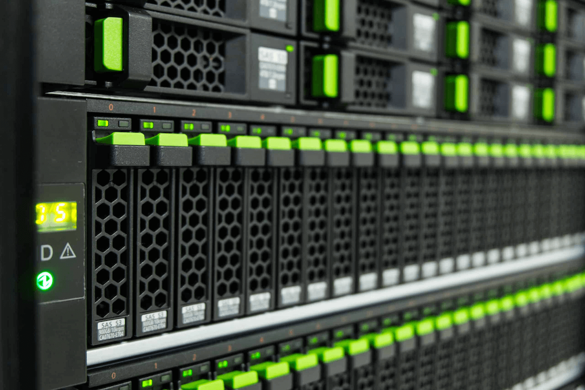 What are RAID arrays, why are they needed, and what types of RAID exist?
